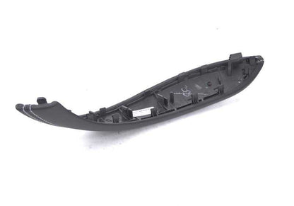 Capa de couro para maçaneta da porta direita para BMW Série 3 F80, Série 4 F82, F83 (OEM 51418057636). BMW originais.