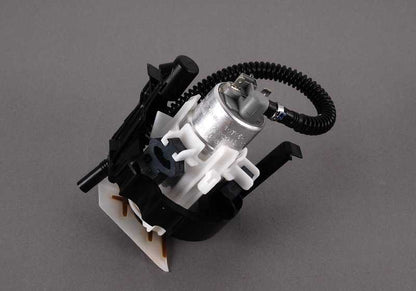 Bomba de combustible OEM 16146752369 para BMW E39 M5 (modelos DE91 y DE92 con motor S62, cambio manual y tracción trasera). Original BMW.