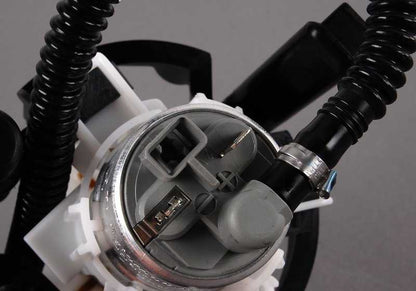 Bomba de combustible OEM 16146752369 para BMW E39 M5 (modelos DE91 y DE92 con motor S62, cambio manual y tracción trasera). Original BMW.