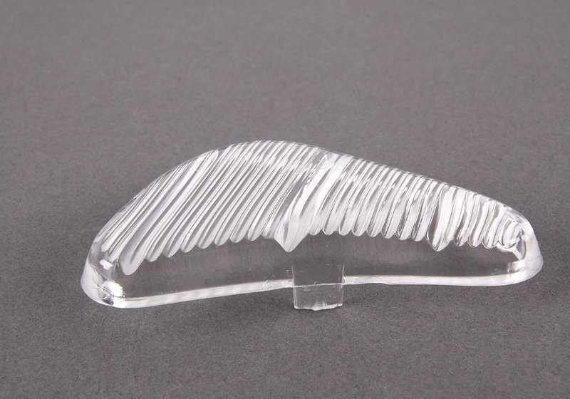 Riflettore posteriore destro OEM 51135480107 per BMW F20, F21, F22, F23, F30, F31, F32, F33, F34, F36, F80, F87. BMW originale BMW. Ideale per sostituire il riflettore rotto o danneggiato.