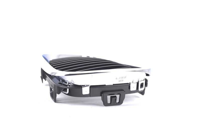 rejilla decorativa delantera derecha OEM 51137295522 para BMW F22, F23. Original BMW.
