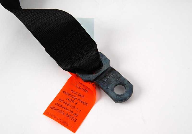 Cinturón seguridad delantero derecho con limitador OEM 72118198572 para BMW E39 {525i, 528i} con cambio manual y automático. Original BMW.