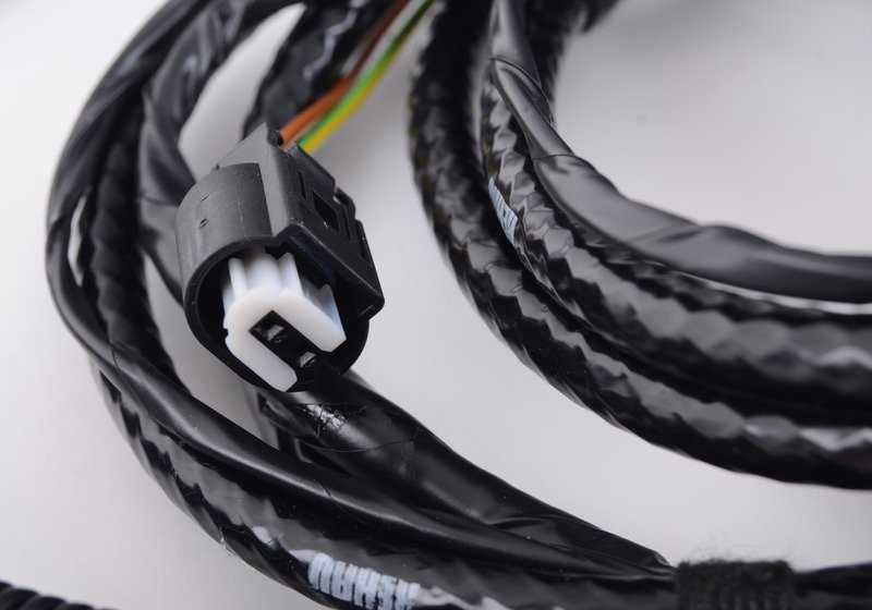 Wiring for wiper boamlets palefactated OEM 61108407806 for BMW E36 and Z3. Original BMW.
