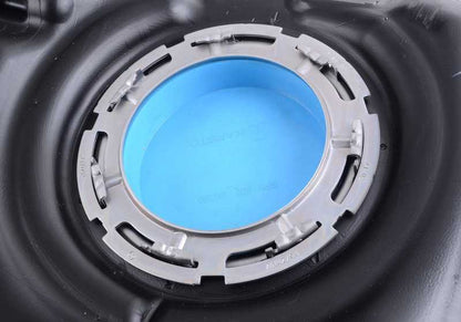 Depósito de combustible plástico OEM 16117294608 para BMW F30. Compatible con modelos 316i (F30) del 2012 al 2016. Original BMW.