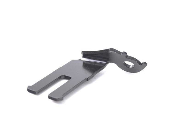 Soporte de admisión OEM 13411721973 para BMW Serie 3 E30 318is (AF91, AF92) con motor M42. Original BMW.