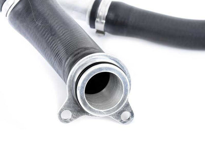 Tubería de refrigerante OEM 11537848500 para BMW F87, F80, F82, F83. Original BMW.