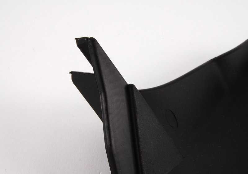 Cubierta lateral izquierda OEM 51718232635 para BMW E46. Compatible con todos los modelos de la serie 3 E46. Pieza original BMW.