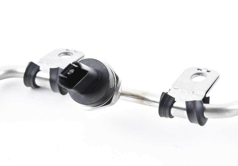 Tubo de alimentación con sensor OEM 13537848561 para BMW F87, F80, F82, F83. Original BMW.