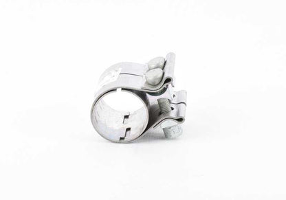 OEM Escape Clamp 18209068558 für BMW E28 520i {e28}. Originales BMW -Stück, ideal zum sicheren Befestigen des Auspuffrohrs.