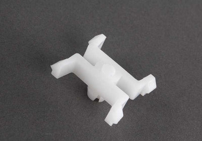 Clip de fijación OEM 51131848312 para BMW E28, E24. Compatible con molduras laterales, puertas y cobertores. Original BMW.