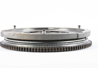 Flyer OEMA BIMASA 2121222900 per BMW E46 M3, M3 CSL, Z4 E85 M 3.2, Z4 E86 M 3.2. Compatibile con motori S54 e cambiamento manuale. BMW originale.