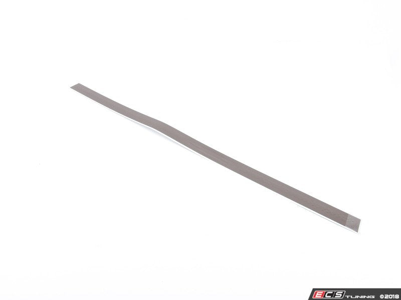 Paramento de entrada derecho John Cooper Works OEM 51477406652 para MINI Clubman R55, R55 LCI Cooper, Cooper D, Cooper S… y más. Original MINI.