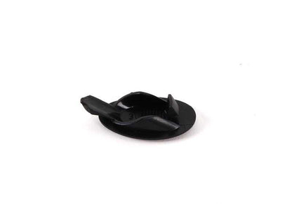 Tapón OEM 51418213917 en color negro para BMW Serie 3 E46 (1998-2004). Original BMW.
