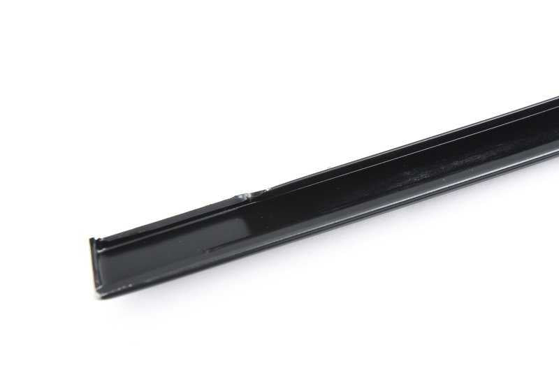 Moldura trasera izquierda negra OEM 51368189295 para BMW E39 (520d, 520i con motores M47, M52, M54 y variantes). Compatible con modelos de 1997 a 2003. Original BMW.