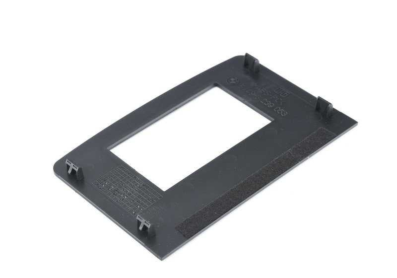 Tapa cerradura maletero OEM 51498259124 para BMW E39 520d, 520i (M47, M52, M54) con cambio manual o automático. Compatible con versiones de tracción trasera. Original BMW.