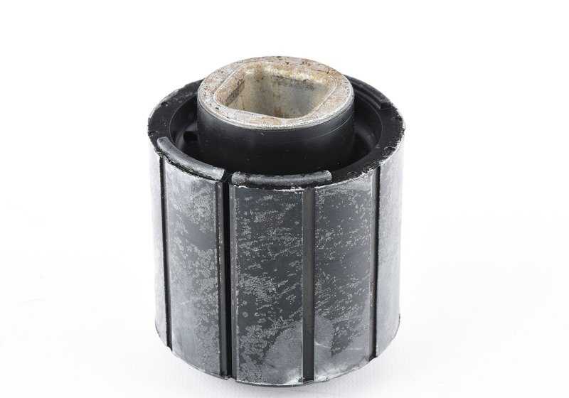 Silentblock de goma OEM 33312282727 para BMW E60, E61, E63, E64. Pieza original BMW para anclaje del subchasis trasero. Ideal para solucionar ruidos o vibraciones en la suspensión trasera.