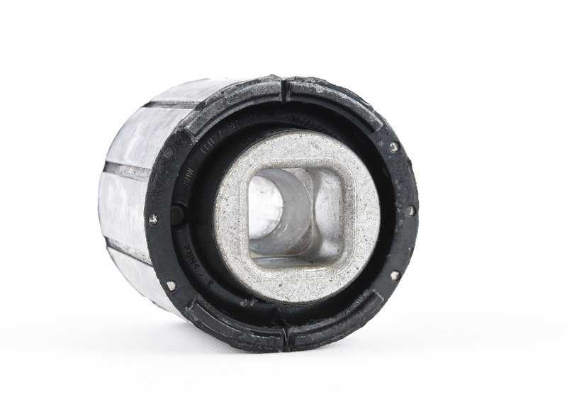 Silentblock de goma OEM 33312282727 para BMW E60, E61, E63, E64. Pieza original BMW para anclaje del subchasis trasero. Ideal para solucionar ruidos o vibraciones en la suspensión trasera.