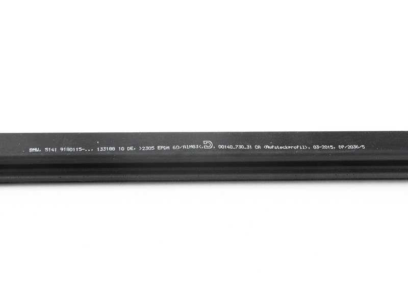 Profil supérieur du profil OEM 51429180115 pour BMW F01, F02, F04. BMW d'origine.
