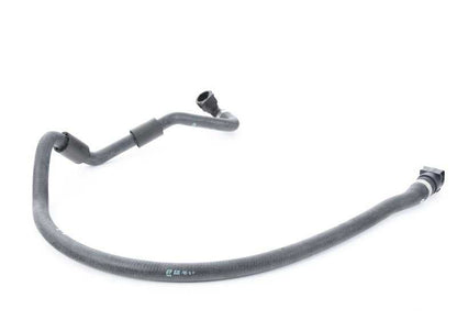 Tubo del radiador OEM 17128619473 para BMW F15. Forma parte del sistema de refrigeración. Recambio original BMW.