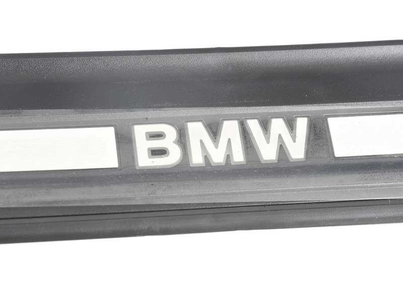 Embellecedor de entrada iluminado derecho OEM 51477203608 para BMW F10, F10N, F11, F11N, F18, F18N. Pieza original BMW.