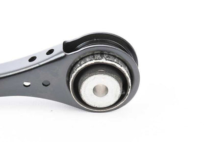 Brazo de suspensión trasero con silentblock OEM 33326862410 para BMW I12, I15. Original BMW.
