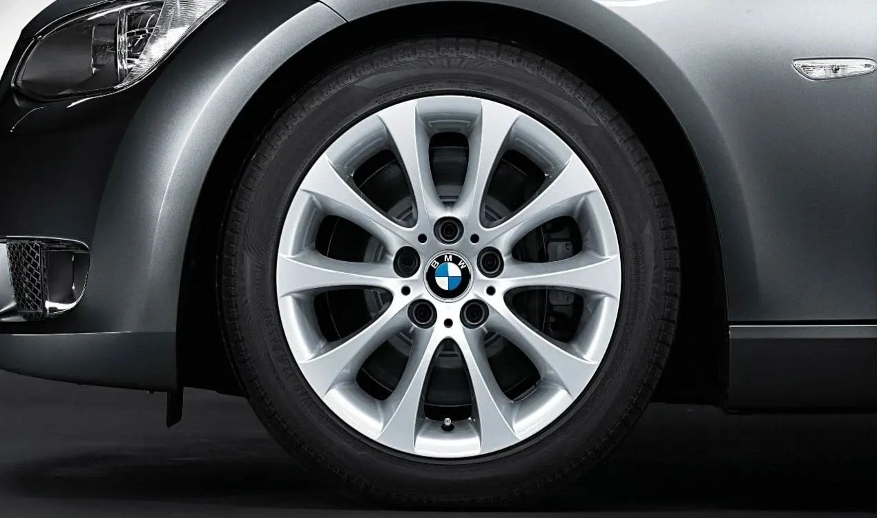 Llantas de aleación V-Speiche 188 para BMW Serie 3 E90, E90N, E91, E91N, E92, E92N, E93, E93N (OEM 36116768855). Original BMW.