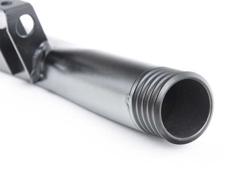 Tubo de refrigeración OEM 11531719788 para BMW E30, E34 y Z1. Conduce el refrigerante dentro del sistema de enfriamiento del motor. Original BMW.