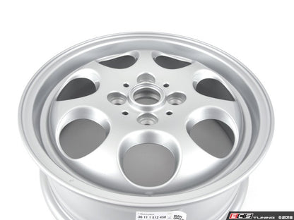 Jante alliage léger argent 5.5Jx15 ET45 (7 trous) OEM 36111512458 pour MINI R50, R53, R56, R55 Clubman, R52 Cabrio, R57 Cabrio, R58 Coupé, R59 Roadster... et plus encore. MINI d'origine.