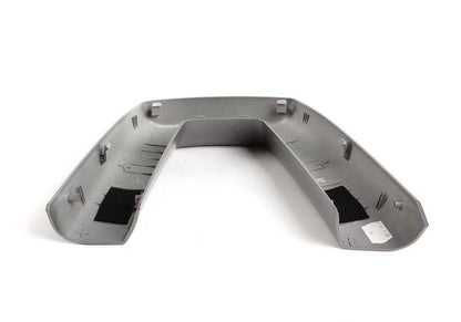 Copertura destra OEM 51437055434 per BMW Z4 E85 2.0i, 2.2i, 2.5i (tutti i motori e trasmissioni). Colore grigio argento. BMW originale.