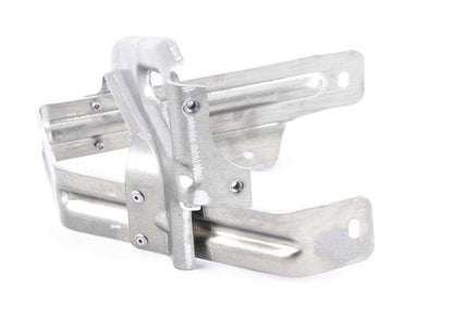 Soporte lateral trasero izquierdo OEM 51437431793 para BMW X5 E70 y X6 E71. Original BMW.