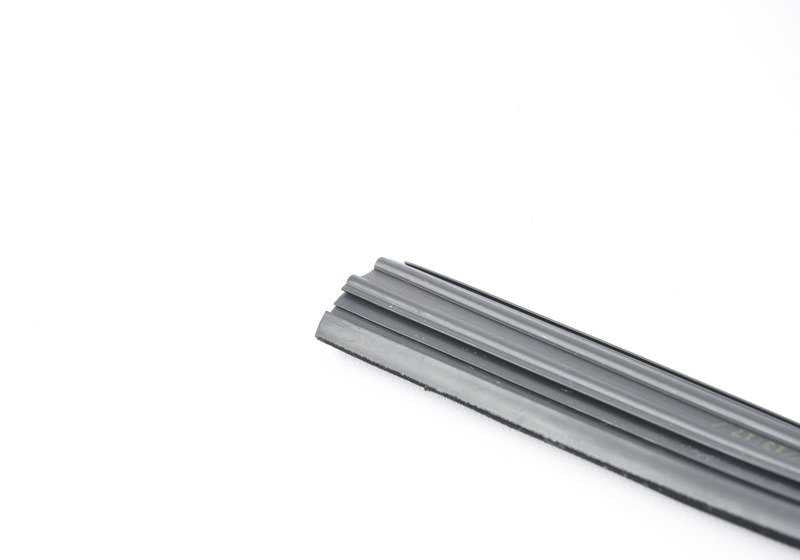 Guia da janela direita do OEM 51341921514 para BMW E23. Peça original da BMW.