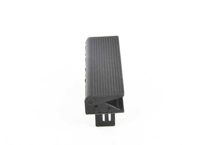 Pulsador apertura maletero OEM 51248108305 para BMW E34, E31. Compatible con sistema de cierre de maletero. Repuesto original BMW.