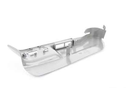 Tampa lateral externa direita OEM 52108140302 para BMW E34. Peça original da BMW. Compatibilidade: 518i (HA11, HA12, HA21, HA22, HA31, HA32, HA41, HA42, HG11), 518G (HH11). Cor cinza prateada (Silbergrau).