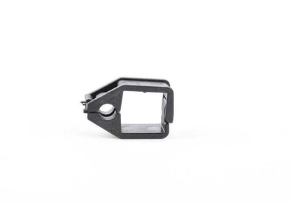 Soporte de la tubería de combustible OEM 13311718966 para BMW E34, E32. Original BMW.
