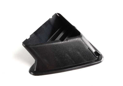 Embellecedor derecho negro OEM 64228132302 para BMW E36 (316i, 318i en varias versiones: manual y automático). Compatible con modelos producidos entre 1990 y 1999. Original BMW.