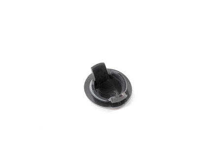 Tapón embellecedor gris OEM 51418224397 para BMW E46 {3er serie}. Pieza original para paneles de puertas delanteras y traseras. Compatible con versiones con y sin airbag lateral. Original BMW.