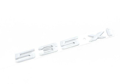 Emblema "535Xi" OEM 51147196383 para BMW E60, E60N, E61, E61N. Original BMW.