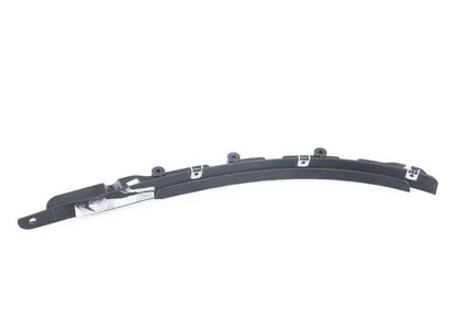 Adaptador moldura paso rueda delantero derecho OEM 51118056290 para BMW X5 F85. Original BMW.