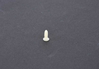 Remache plástico OEM 64111355863 para BMW E21, E12, E28. Original BMW.