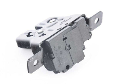 Cierre del maletero OEM 51247304559 para BMW F22, F23, F87. Original BMW.