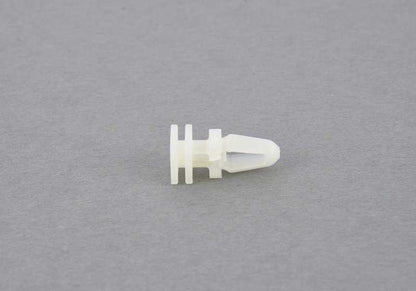 Clipe de moldagem interna 51478234047 para BMW E36, E46, E34, E39, E32, E38, E65, E66, E83. BMW original.