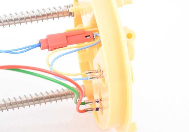 Rechte Versorgungseinheit mit interner Kraftstoffpumpe für BMW F15, F16 (OEM 16117324296). Original BMW
