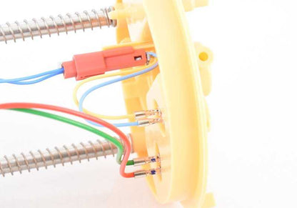 Rechte Versorgungseinheit mit interner Kraftstoffpumpe für BMW F15, F16 (OEM 16117324296). Original BMW