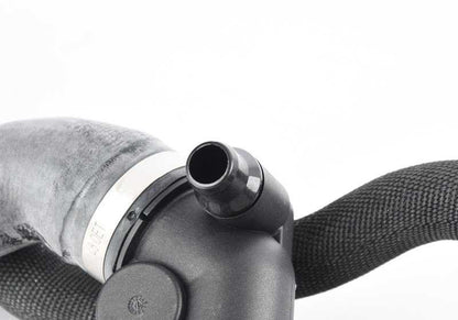 Tubo de refrigerante OEM 17127595250 para BMW F07, F10, F11, F06, F12, F13, F01, F02, F04. Compatible con versiones normales y LCI. Original BMW.