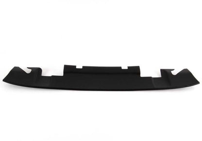 Tapa embellecedora maletero OEM 51498233365 para BMW E46 316i (N42/N46) y 318d (M47/M47S), compatibles con versiones manuales y automáticas. Original BMW.