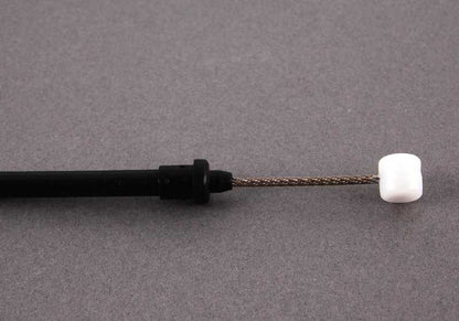 Cable Bowden apertura cerradura puerta delantera OEM 51218184584 para BMW E39 {520d, 520i} {todos los modelos compatibles indicados}. Original BMW.