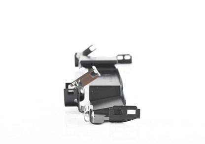 Soporte silenciador de admisión OEM 13717577453 para BMW F07, F10, F11, F12, F13, F01, F02, F04, E70, E71, E72. Original BMW.