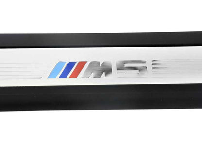 Moldura M estribo trasero izquierdo OEM 51477898818 para BMW Serie 5 E60, E61 M5. Original BMW.
