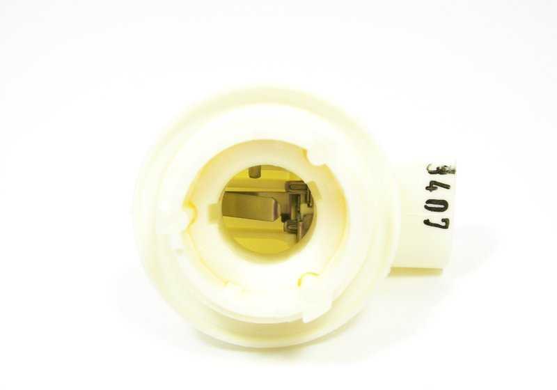 Portalámparas de bombilla amarilla OEM 63136904823 para BMW E46 y BMW Motorrad RK26. Compatible con intermitentes delanteros y laterales. Original BMW.
