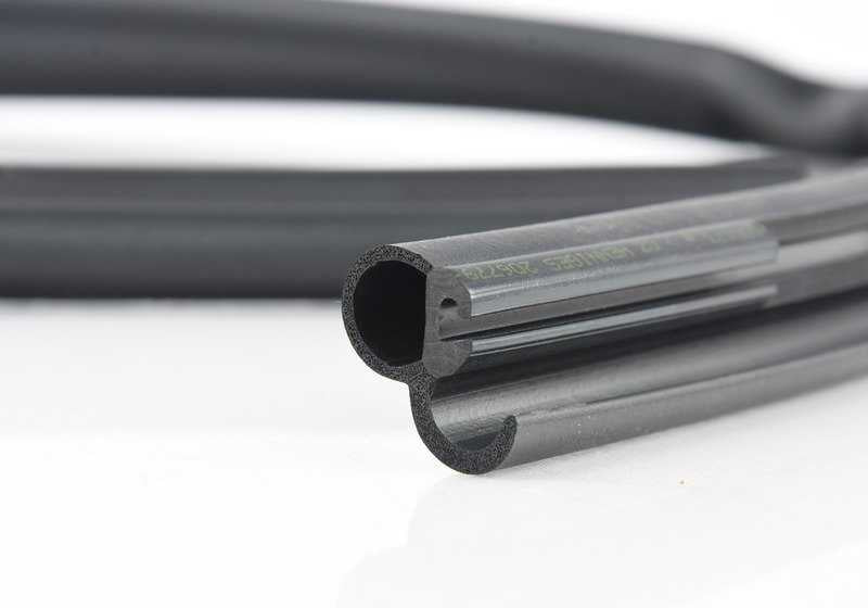 Junta de goma OEM 51767329384 para BMW X1 F48 (modelos: sDrive16d, 18i, 20i, xDrive20d, xDrive25i). Sello delantero capó. Original BMW.